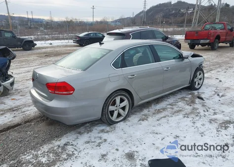 2012 Volkswagen Passat 2.5L Se z USA, uszkodzony, nr VIN 1VWBH7A37CC093862